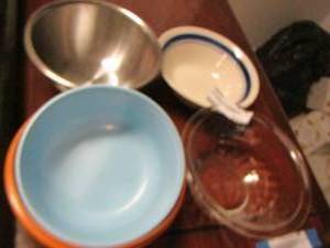 lot 221 image: Kitchen bowls