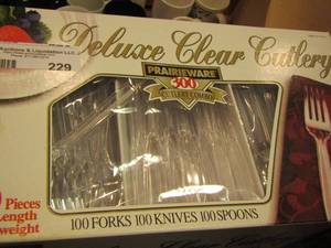 lot 229 image: Plastic silverware 300 pieces