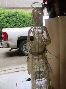 lot 154 image: Angel Christmas yard art