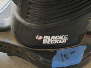 lot 165 image: Black and Decker blower