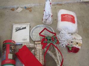 lot 242 image: christmas lot