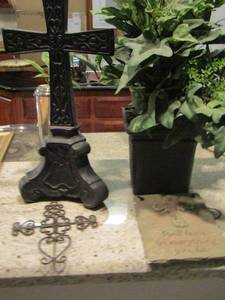 lot 256 image: cross dcor, greenery dcor in a black vase