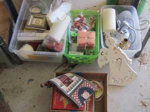 lot 265 image: candles, candle holders dcor and more