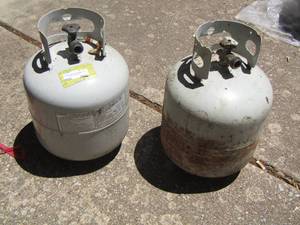 lot 282 image: Empty Propane Tanks   QTY 2  X $$$