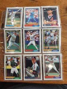 lot 36 image: Selection of 1992 Topps baseball cards