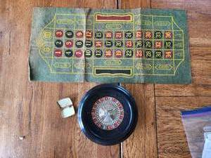 lot 7 image: Vintage travel roulette game