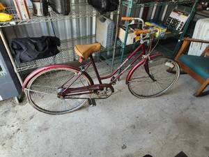 lot 55 image: Vintage Huffy Bay Pointe Bicycle