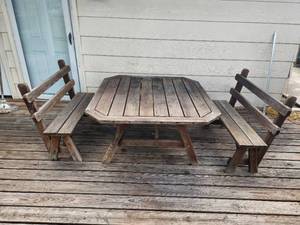 lot 38 image: Sold wood table with 2 bench style seats