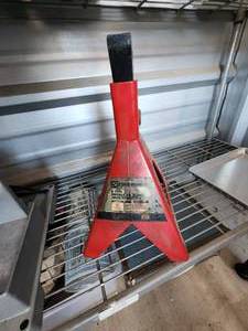 lot 179 image: Strongway 6-ton jack stand
