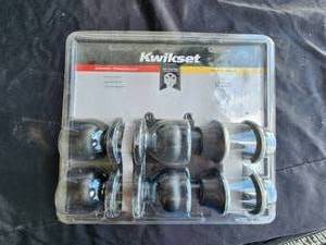 lot 155 image: Kwikset keyed entry door lock set with deadbolt