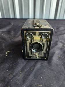 lot 120 image: Vintage Six-20 Brownie camera