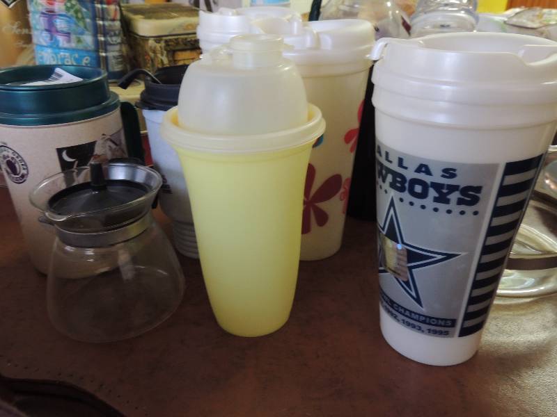 lot 40 image: 7  GLASSESCups, 12 cup coffee make...
