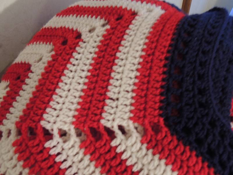 lot 420 image: Afghan Redwhiteblue...