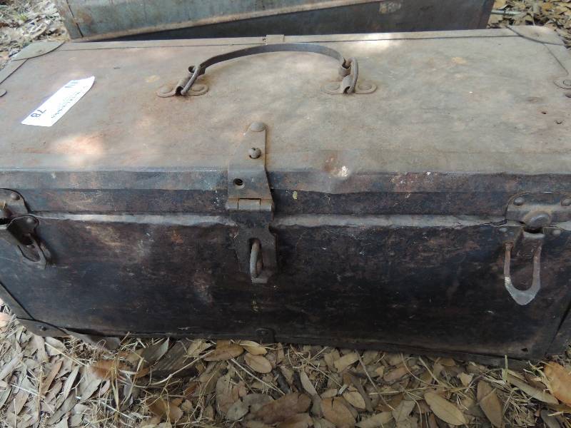 lot 78 image: Vintage toolbox...