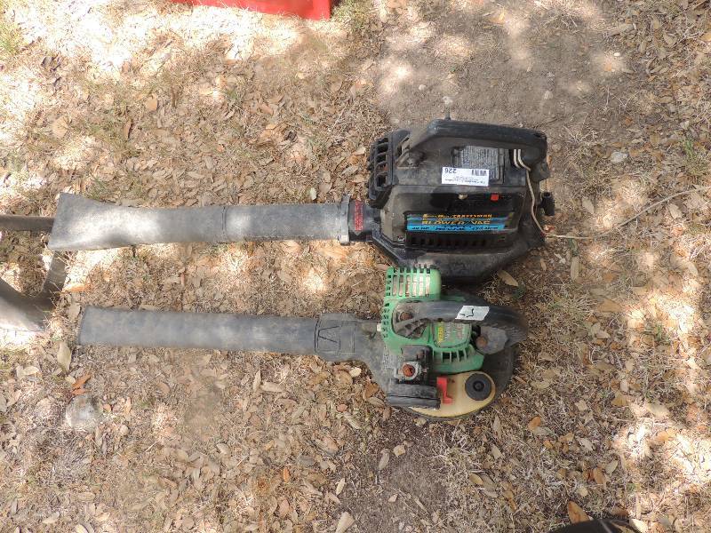 lot 226 image: Jack stand, Craftsman leaf blower, ...