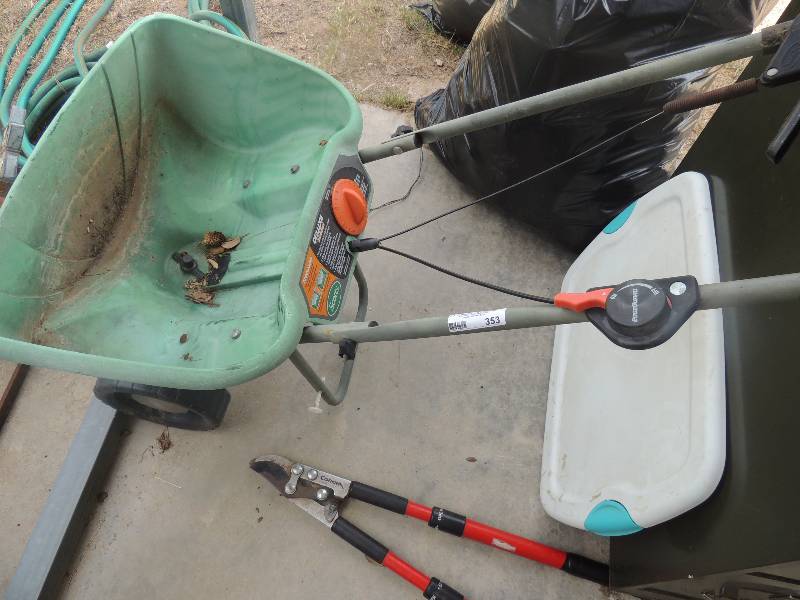 lot 353 image: Deluxe Scotts Edge Guard fertilizer...