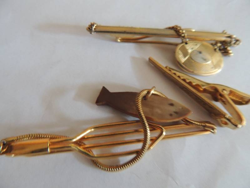 lot 25 image: Tie bar x 2 - 1 with fish, 1 with g...