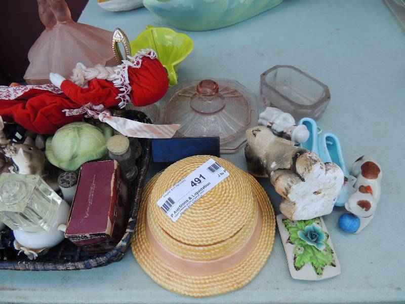 lot 491 image: numerous salt & pepper  shaker set...