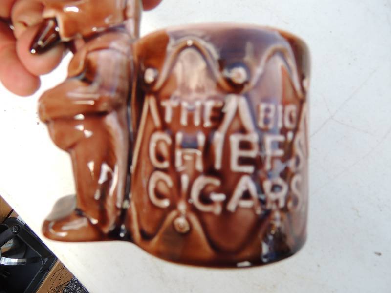lot 513 image: Big Chief cigar mug and various oth...