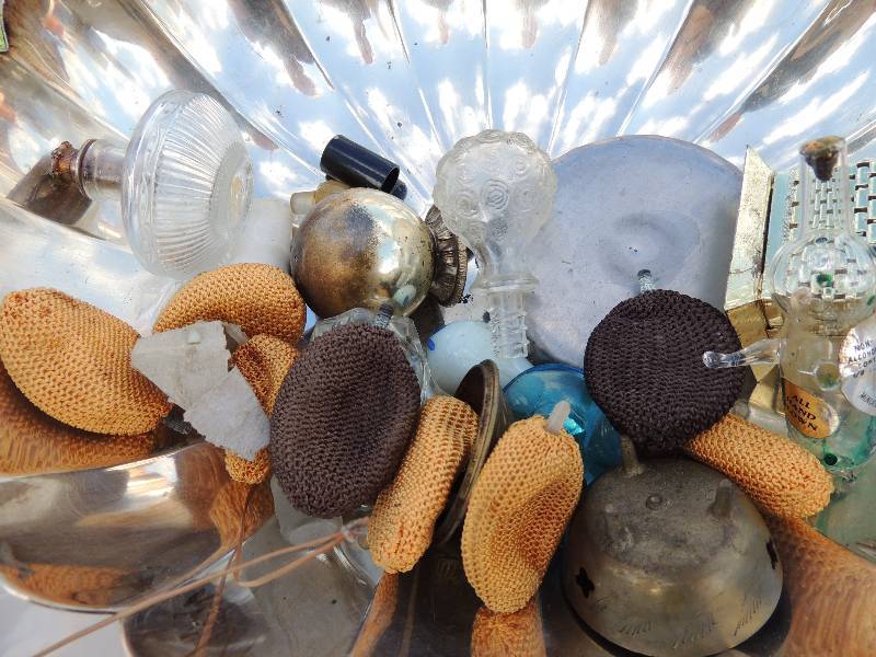 lot 515 image: Perfume bottles  atomizers,  glass...