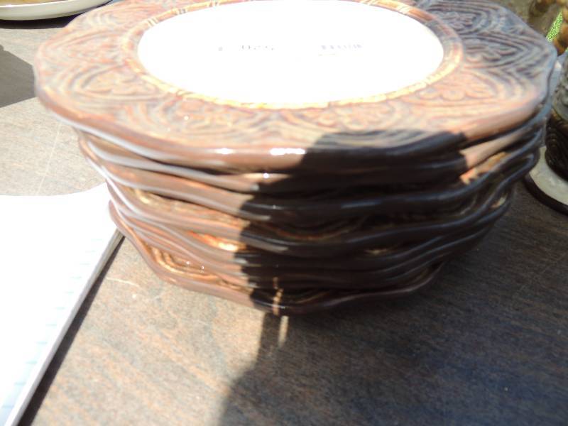 lot 520 image: Certified international dishware 8...