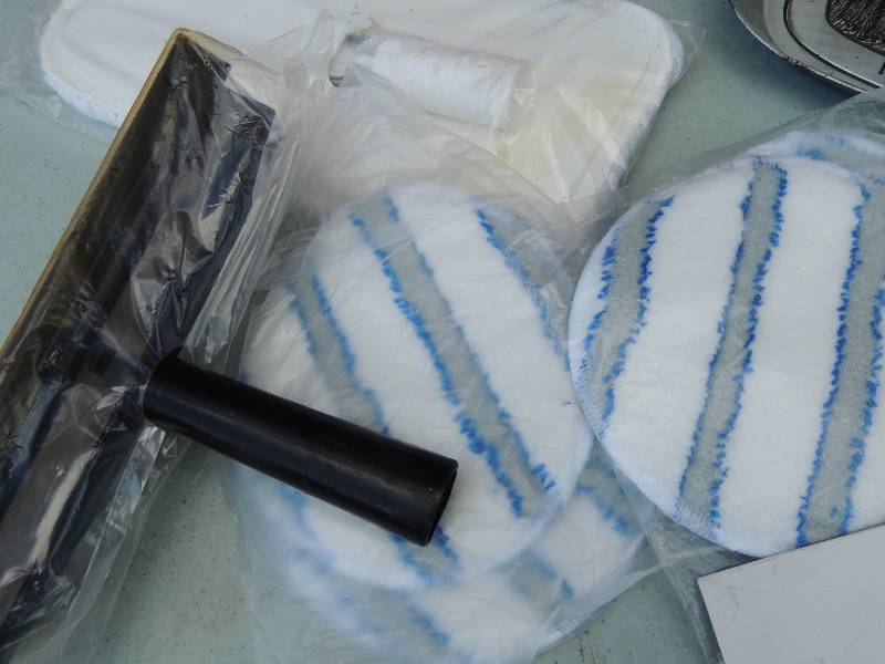 lot 524 image: Gloss pads for all purpose floor c...