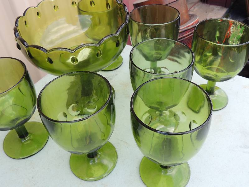 lot 528 image: Green thumbprint goblets x 7 and v...