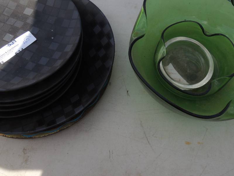 lot 531 image: 5 home plates , 5 black plates and...