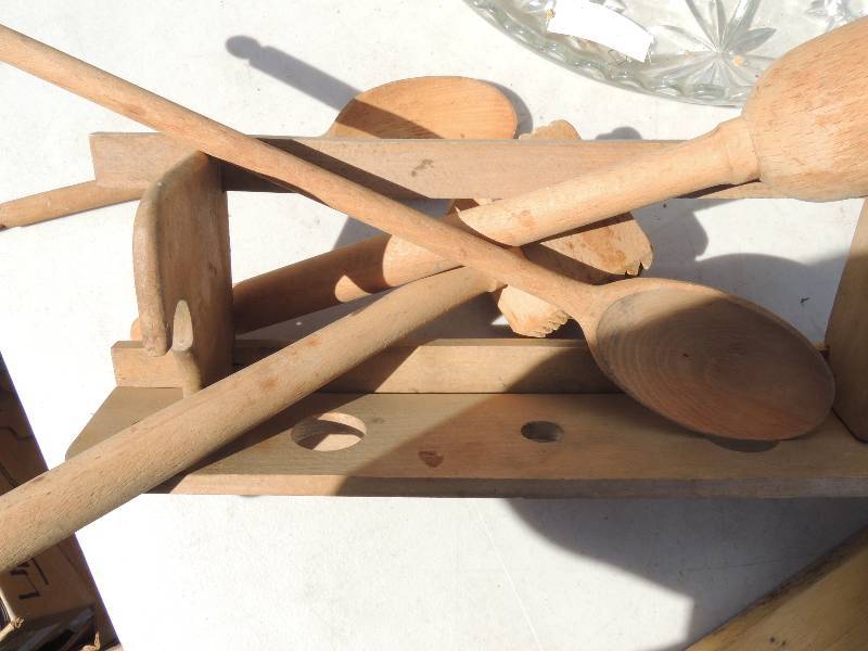 lot 533 image: Wooden kitchen ware...