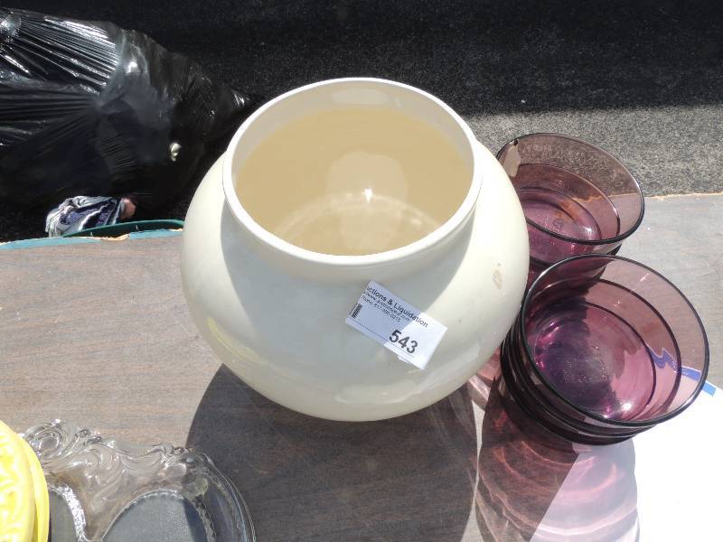 lot 543 image: Cookie jar and 8 bowls...