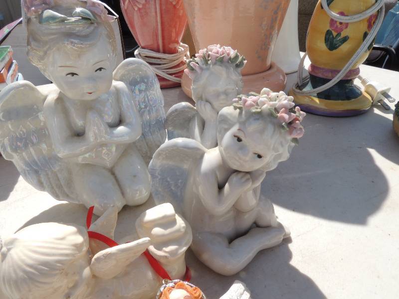 lot 550 image: Porcelain angels...