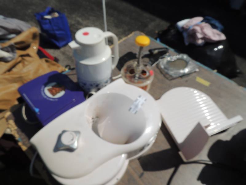 lot 560 image: Meat slicer, tongs, fork, blue flo...