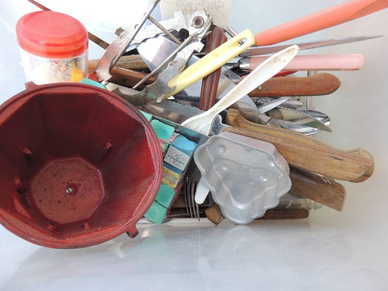 lot 561 image: Tub of assorted silverware...