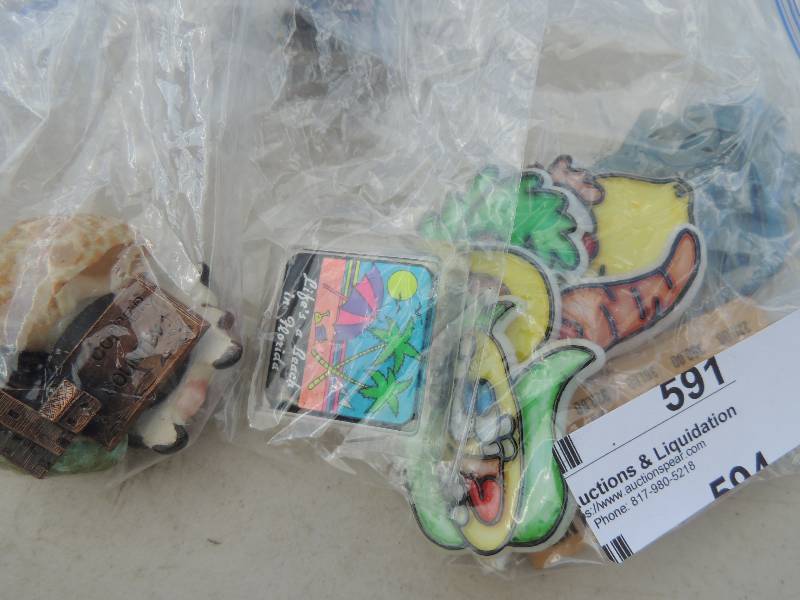 lot 591 image: Lot of refrigerator magnets...