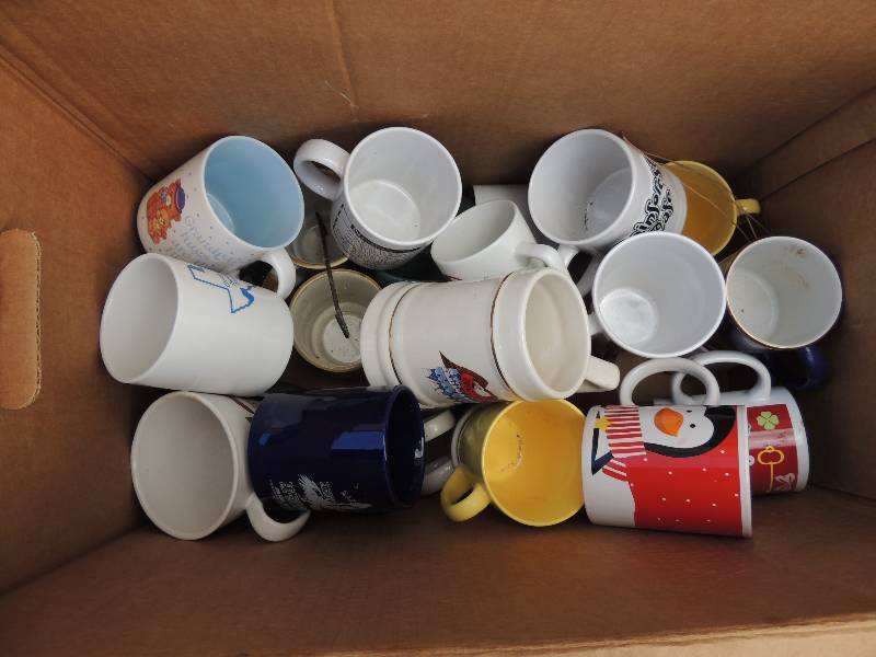 lot 609 image: Large quantity of coffee cups...