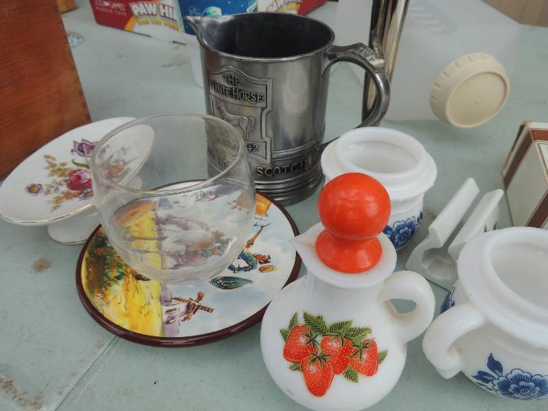 lot 614 image: The White Horse SCOTCH, AVON CAPE COD SALT SHAKER, AND  DECORATIVE  ITEMS