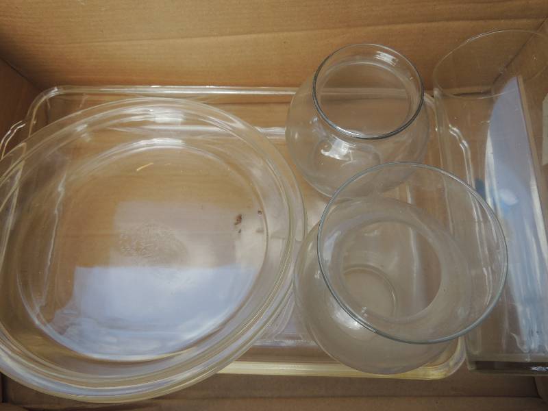 lot 617 image: Cake plate,  Pyrex casserole dish, x...