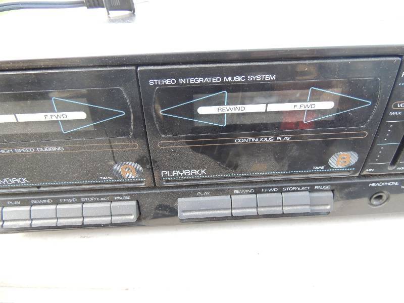 lot 623 image: Magnavox dual cassette turntable (u...