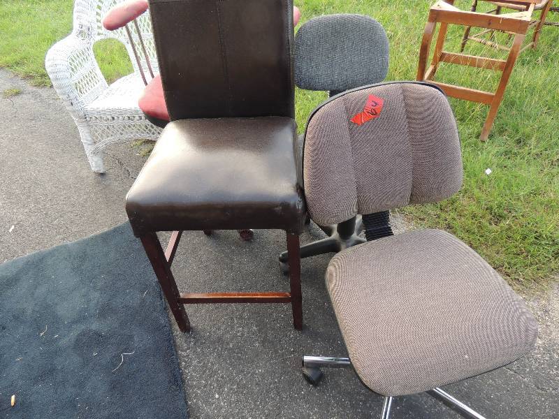 lot 632 image: 2 task chairs, 1 bar ht. chair, 1 w...