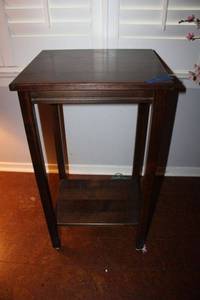 lot 8 image: Narrow Side table - 16x14x29