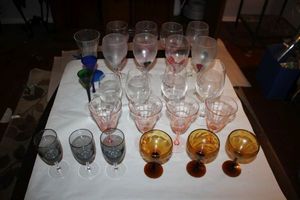 lot 18 image: Mixed assortment of wine glasses as shown