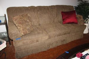 lot 31 image: Havertys sleeper sofa couch plus pillows - 7 ft. W x 38 D