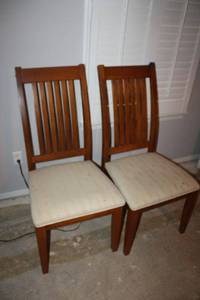 lot 44 image: Pair of solid Oak dining side chairs - matches lot 181