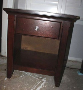 lot 46 image: Wood Side table with drawer - 22x19x26