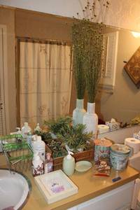 lot 55 image: Home and bathroom dcor