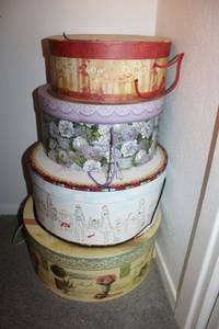 lot 79 image: Hat boxes