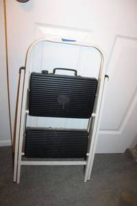 lot 83 image: 2-step step stool