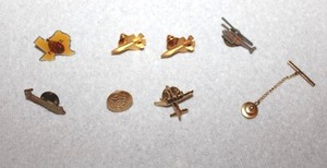 lot 104 image: Jewelry lapel pins and tie tack