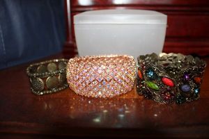 lot 105 image: Jewelry stretch bracelets
