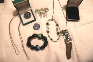 lot 117 image: Jewelry Mixed pieces, see photos